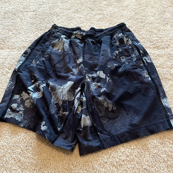 L lululemon men’s short - Picture 1 of 9